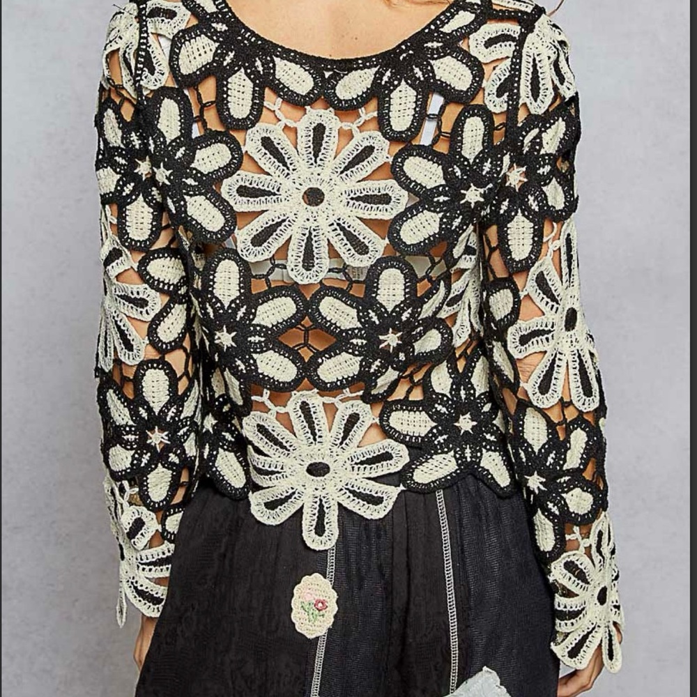 POL Black and Cream Crochet Floral Long-Sleeve Top - Picture 3 of 3